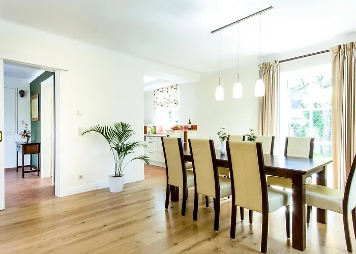 Semesterbostad Kleine Gartenvilla Pörtschach am Wörthersee